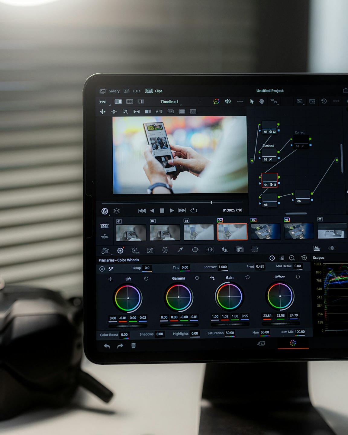 Schermo di un computer che mostra l'interfaccia di un software di video editing.